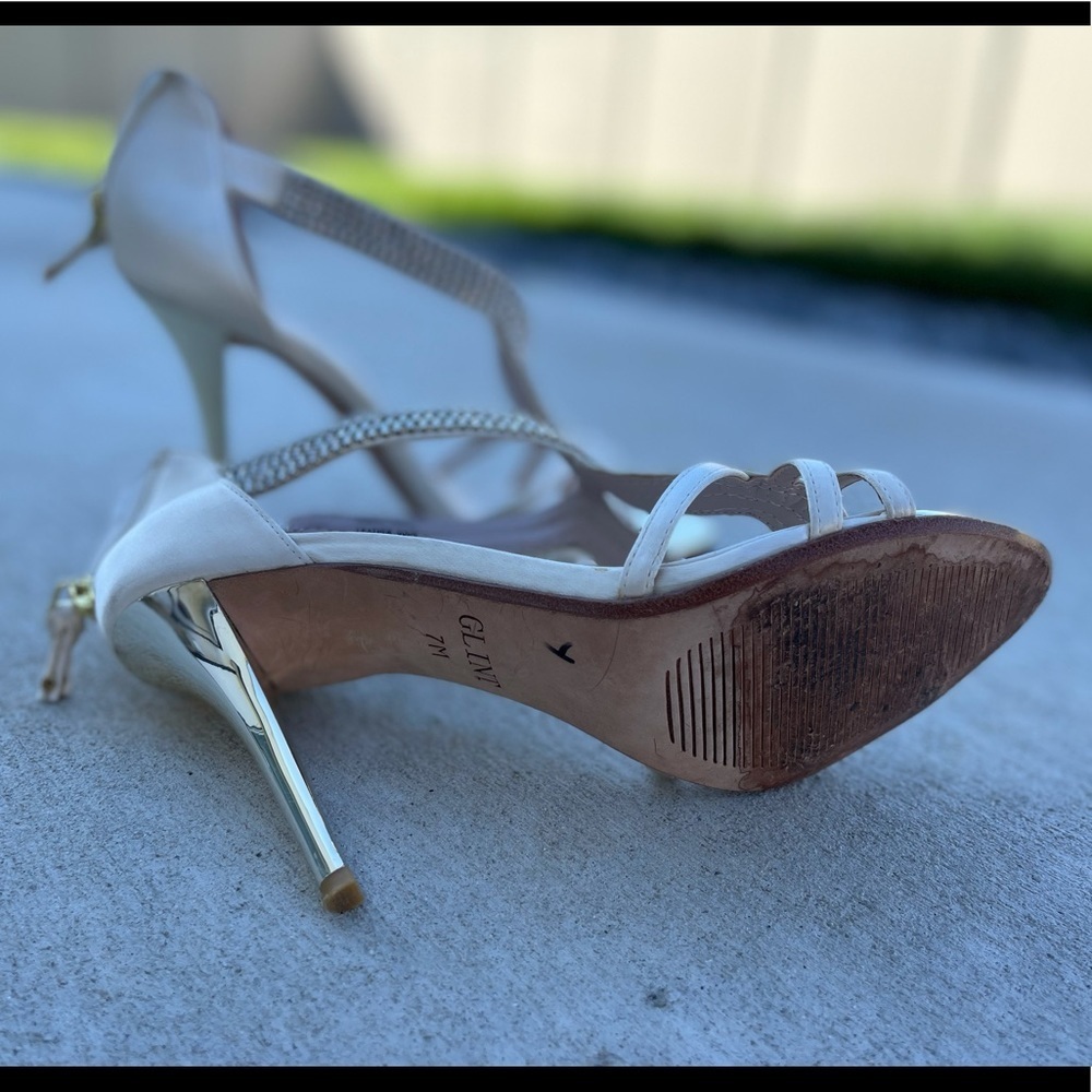 GLINT Heels - Picture 4 of 6